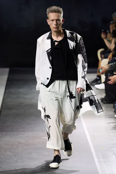 Look 4